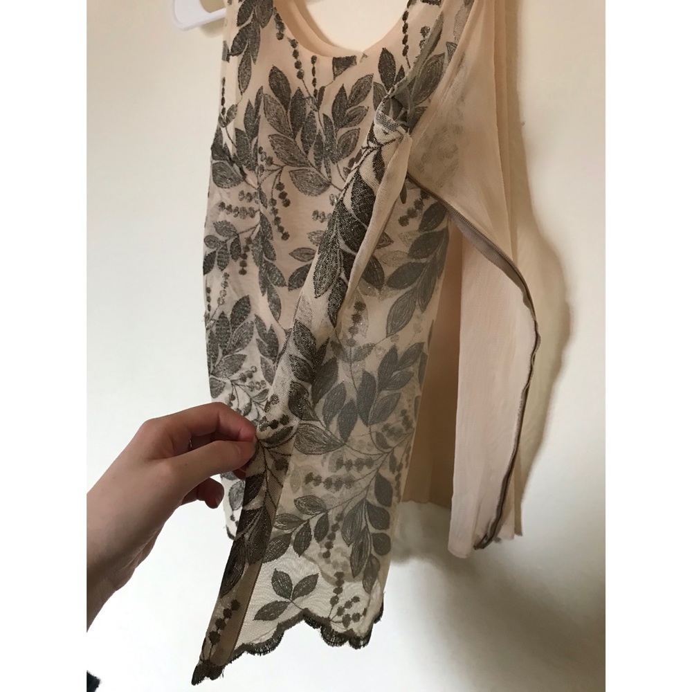 Embroidered blouse. - Picture 3 of 4
